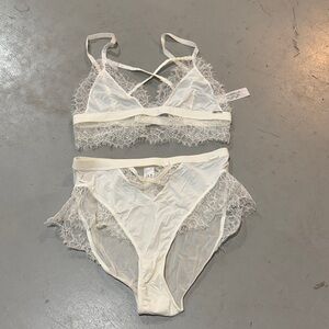 Bluebella Lace Bralette and Panty Set - White